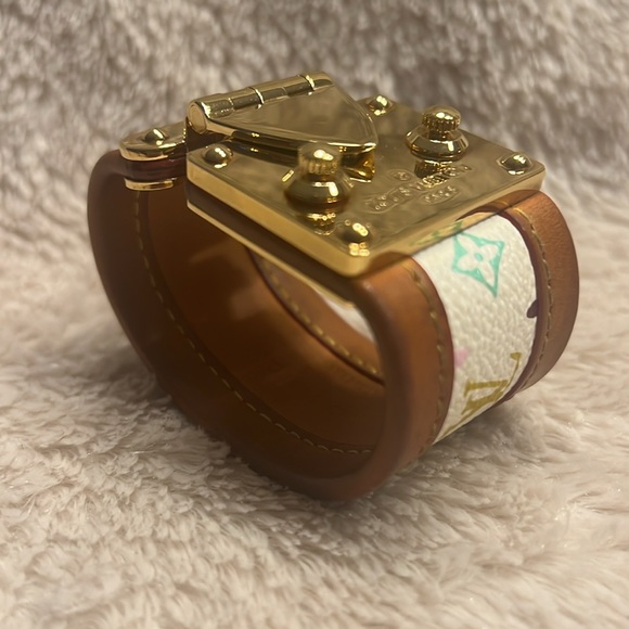 LOUIS VUITTON X TAKASHI MURAKAMI Leather Cuff Bracelet Unisex - Picture 4 of 13